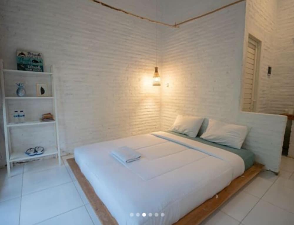 Romantic Room, 1 Bedroom, Pool Access, Beach View photo 3