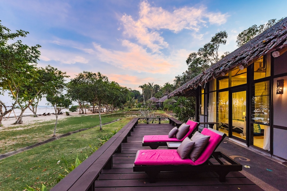 1 Bedroom Beach Front Villa - Photo 18