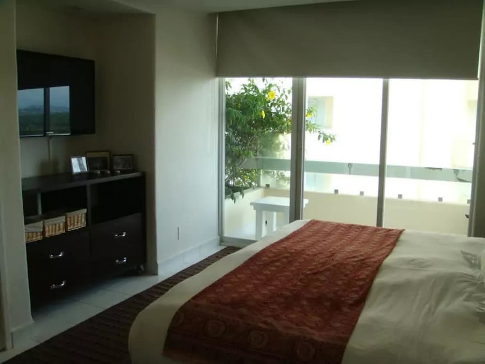 Comfort Condo, 1 King Bed photo 1