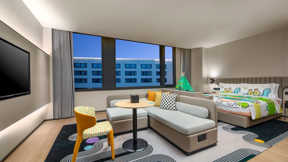 Premium Room, 1 King Bed (Kids Theme)