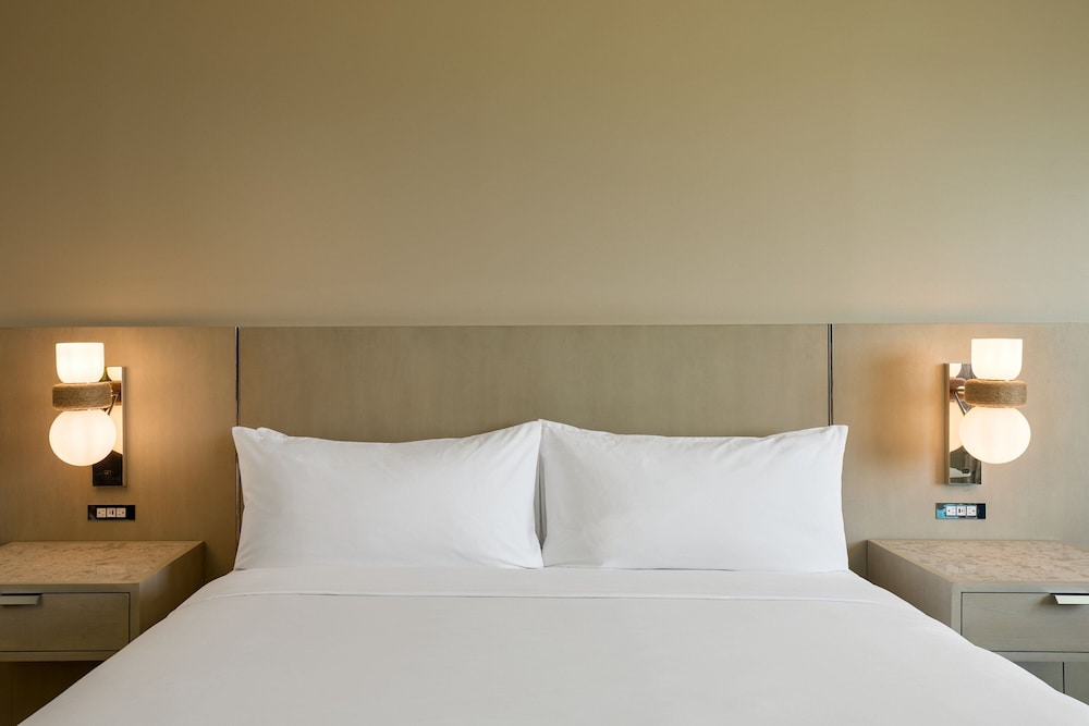 Room, 1 King Bed (Hearing Accessible) - Photo 1