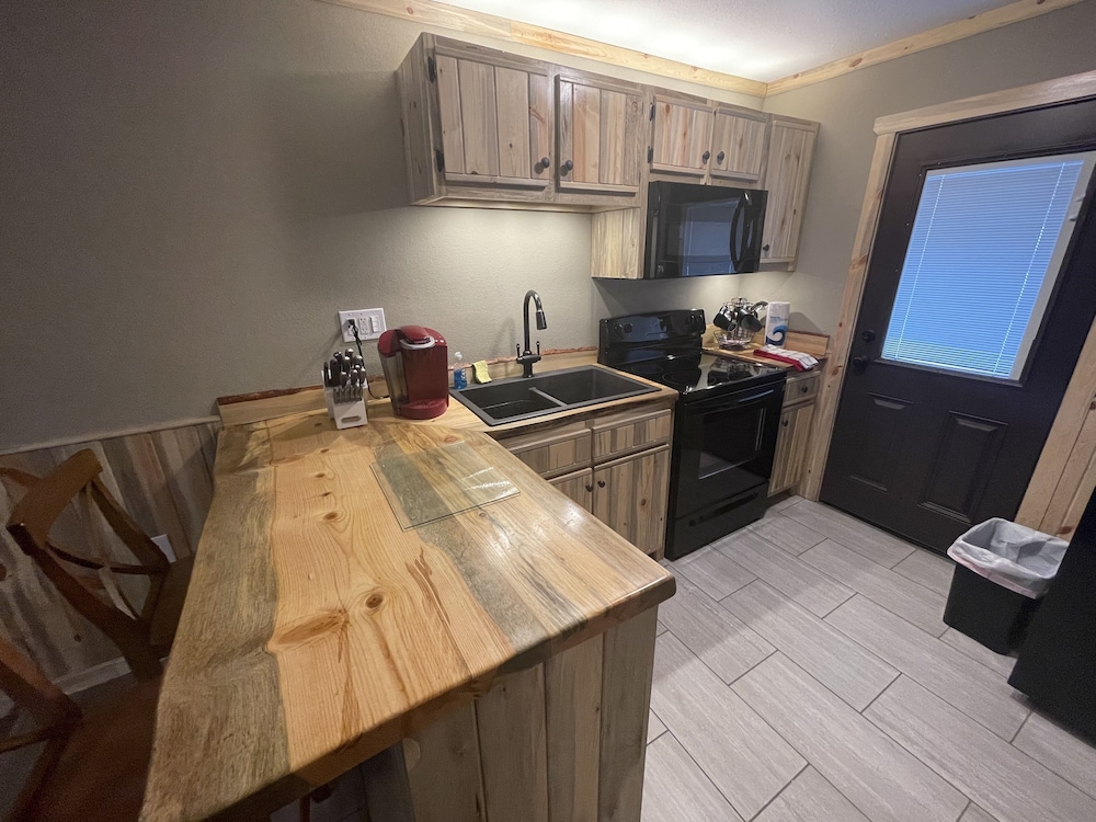 King Bed,  Full Kitchen,  Walk-in Shower photo 3