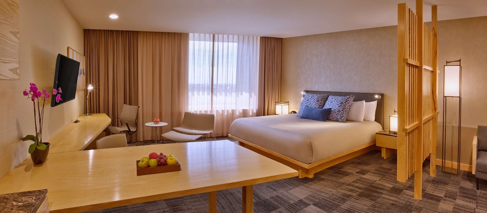 Loft, 1 King Bed, City View