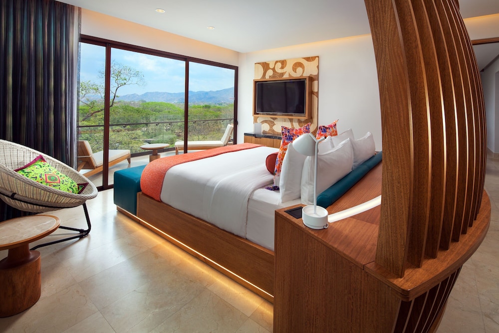 Deluxe Suite, 1 Bedroom, Partial Ocean View