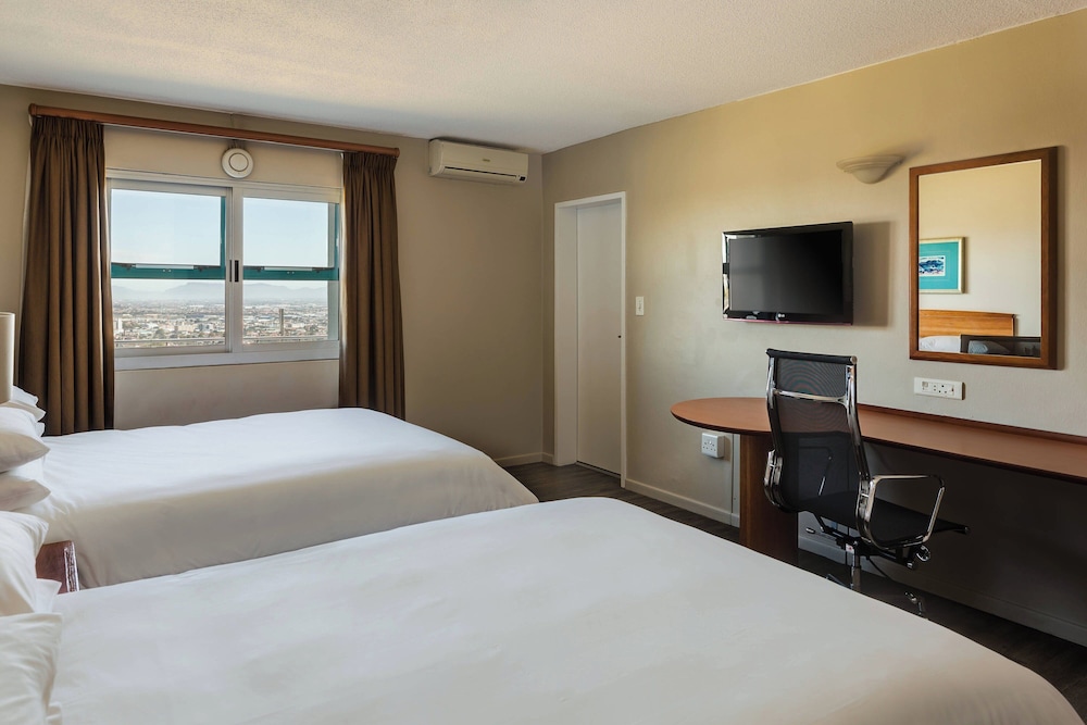 Room, 1 King Bed, Garden View - Photo 2