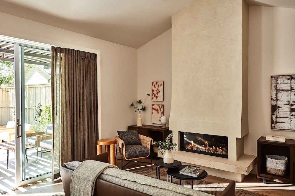 Suite (Orchard) - Photo 1