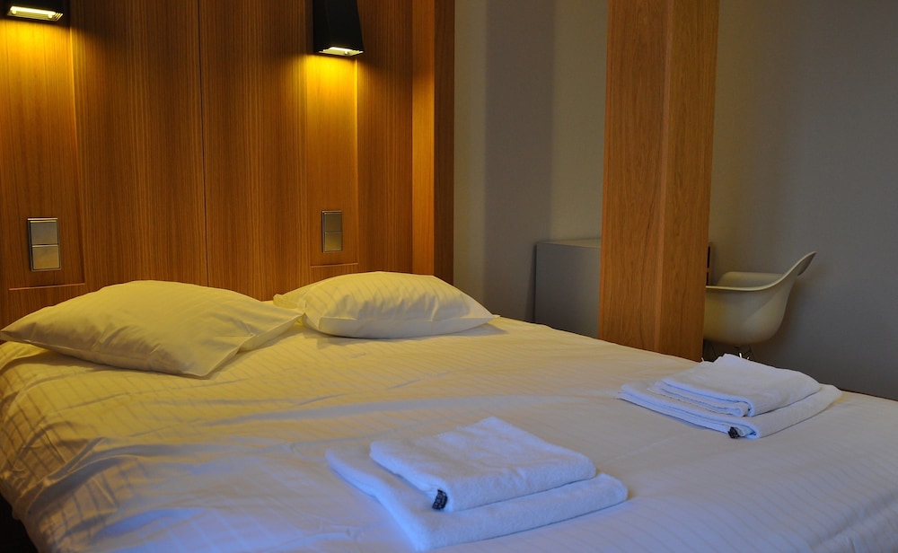 Double or Twin Room - Photo 6