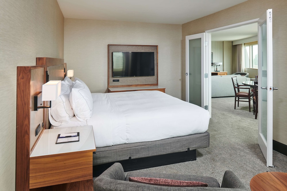 Suite, 1 Bedroom, Jetted Tub - Photo 6
