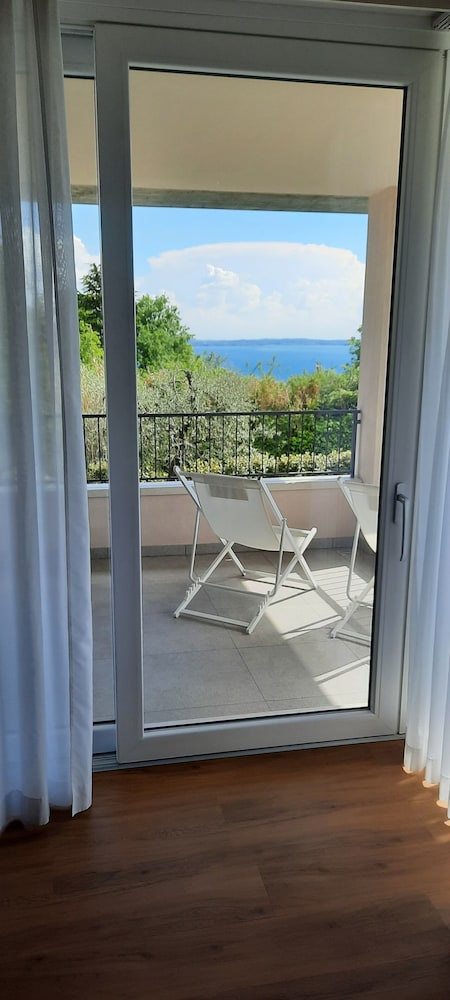 Suite, Balcony, Lake View photo 3