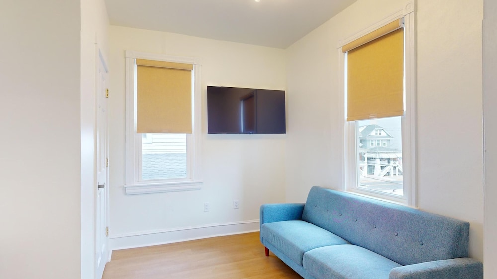 Two Bedroom Queen Suite photo 3