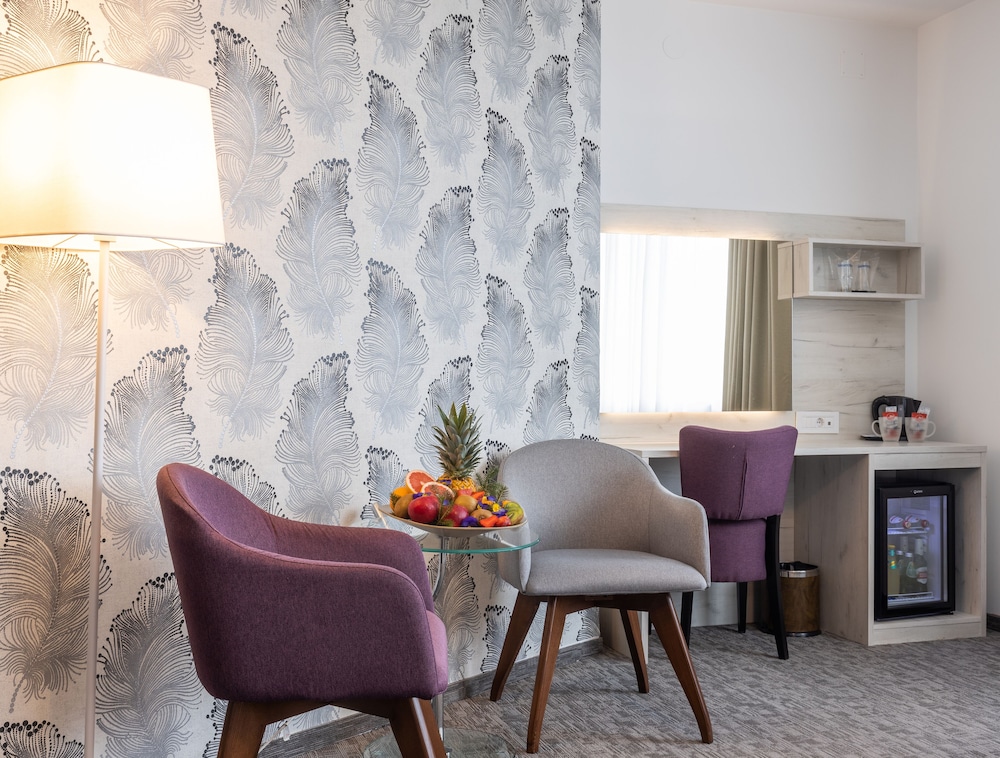 Deluxe Suite - Photo 6