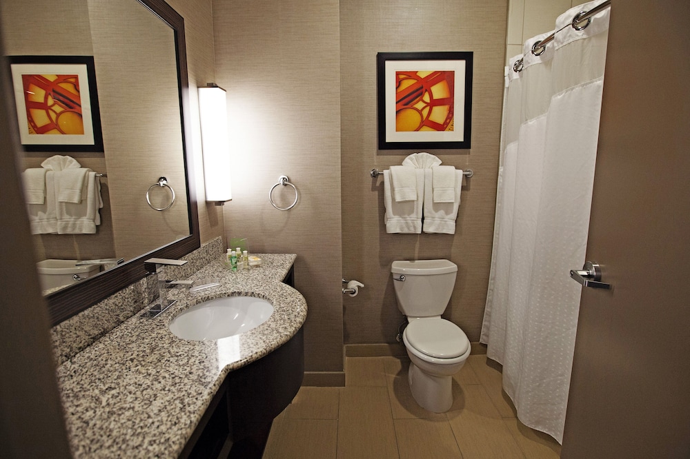 Standard Room, 2 Queen Beds, Accessible Bathtub (Communications) - Photo 7