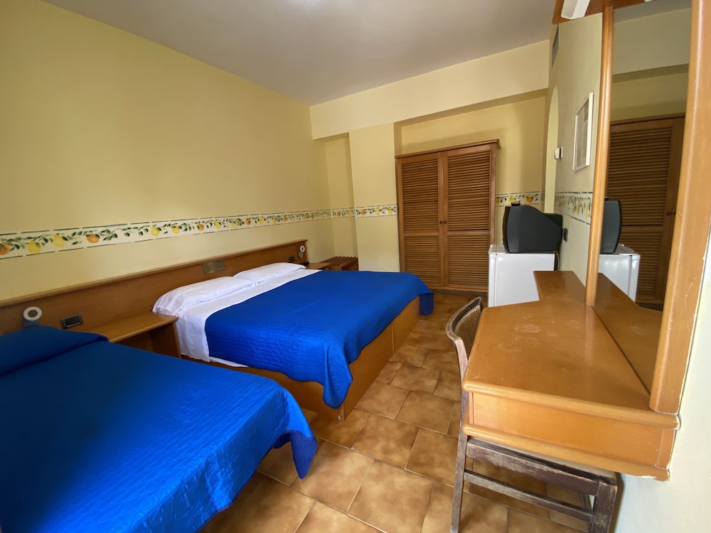 Triple Room - Photo 10