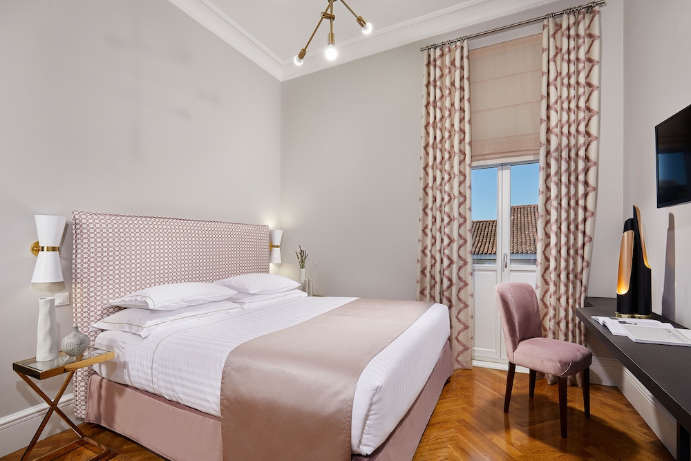 Deluxe Room, Balcony (Acropolis View)