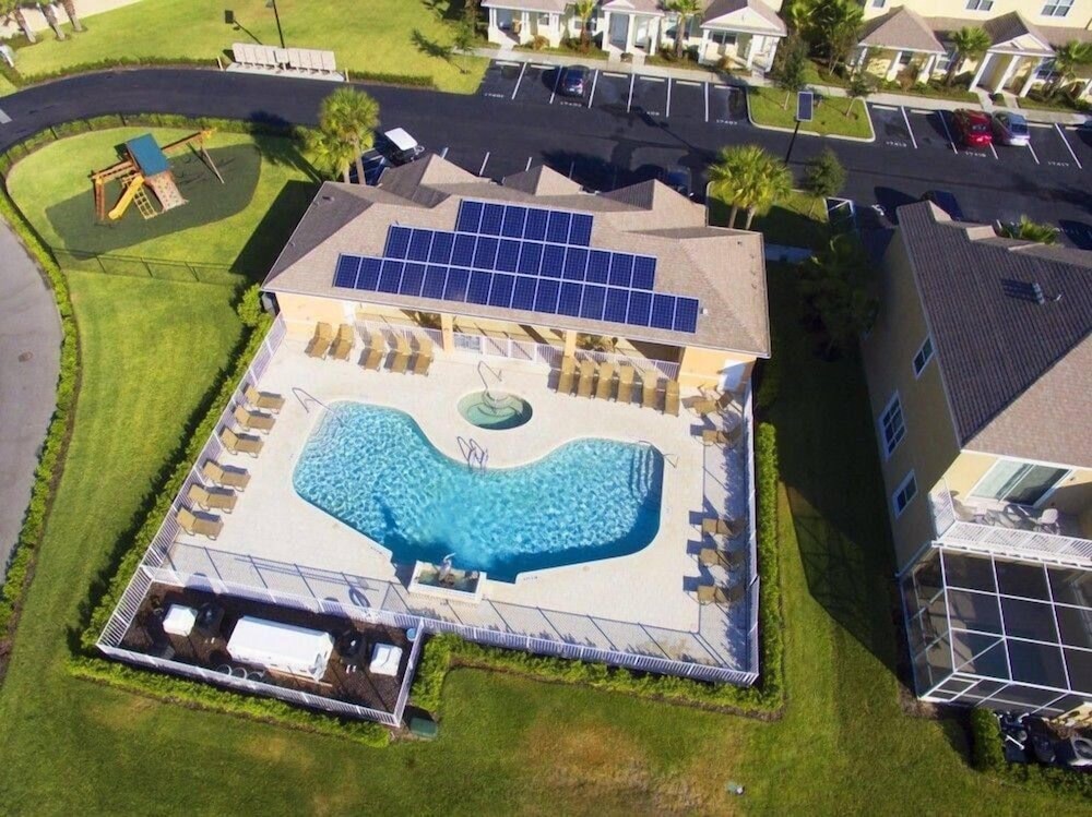 Family Townhome, Private Pool, Garden Area photo 3