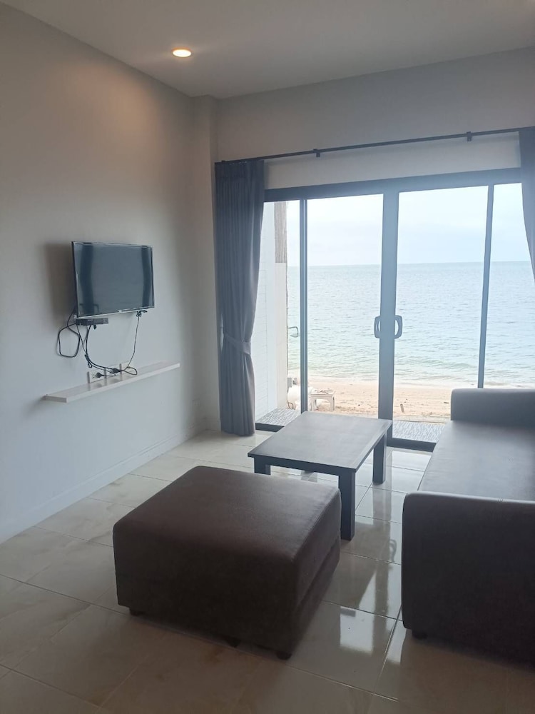 Family Villa, Kitchen, Beachfront - Photo 33