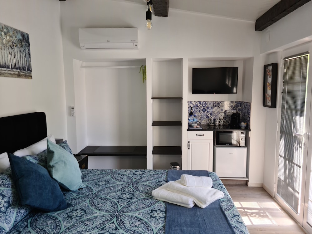 Classic Double Room, Private Bathroom, Courtyard Area photo 1