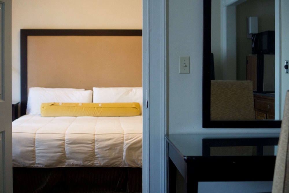 Room, 1 Queen Bed, Accessible, Non Smoking photo 2