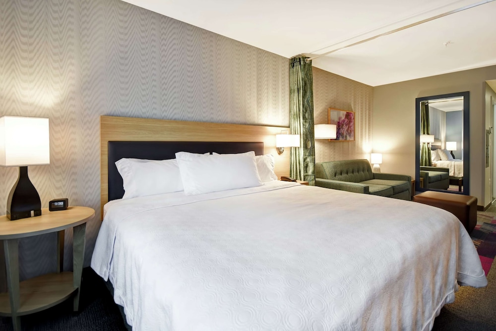 Studio, 1 King Bed, Accessible (Spa Shower, Hearing)