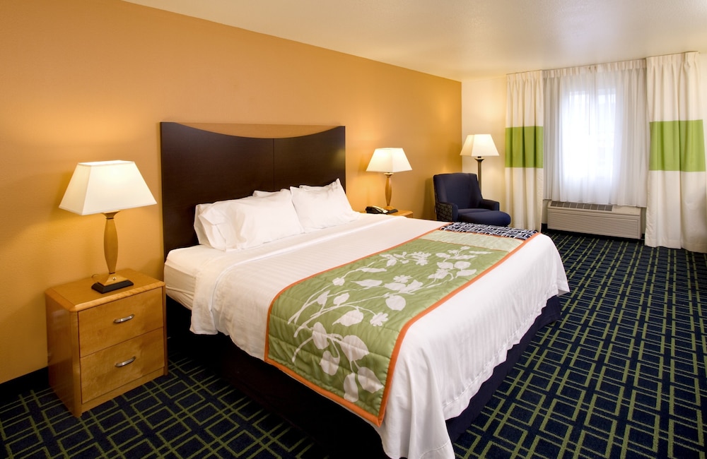 Room, 1 Queen Bed, Ground Floor (Mobility/Hearing Accessible, Tub)