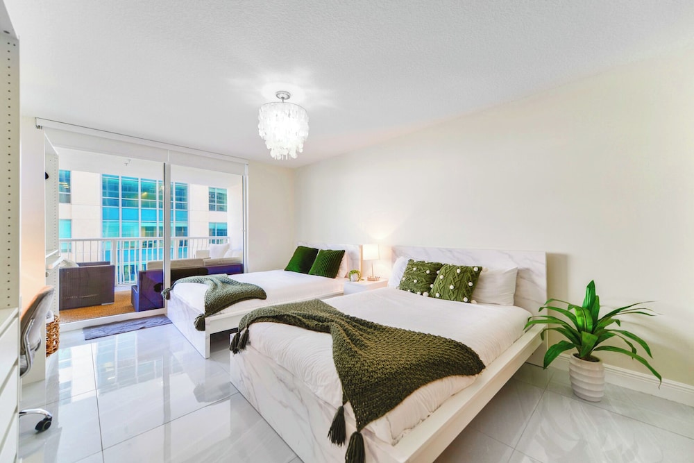Luxury Condo, 1 Bedroom, City View photo 2