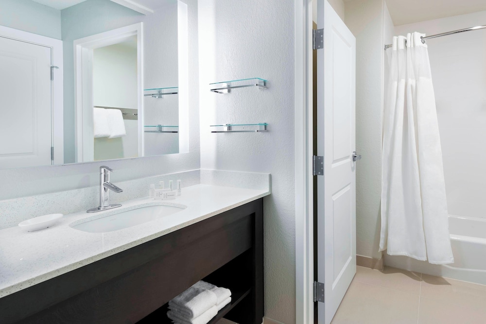 Suite, 1 Bedroom - Photo 6