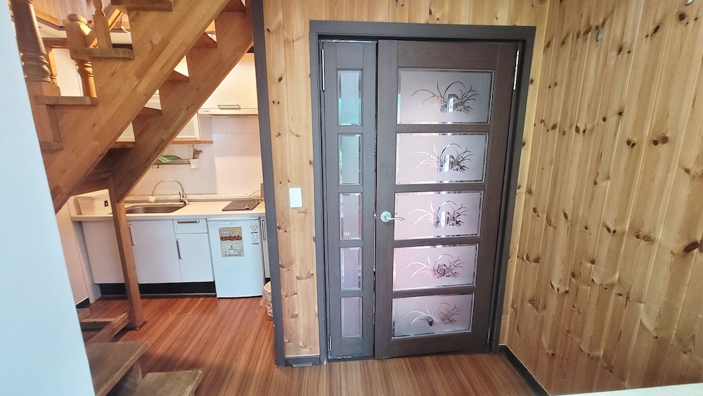 Basic Room, 1 Bedroom (C101  (Private BBQ / Duplex))