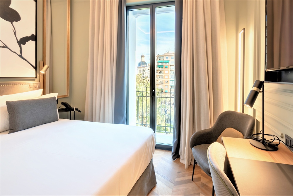 Deluxe Room - Photo 8