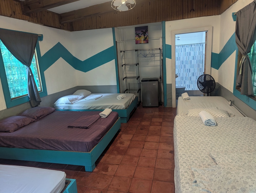 Family Room, Multiple Beds, Non Smoking photo 2