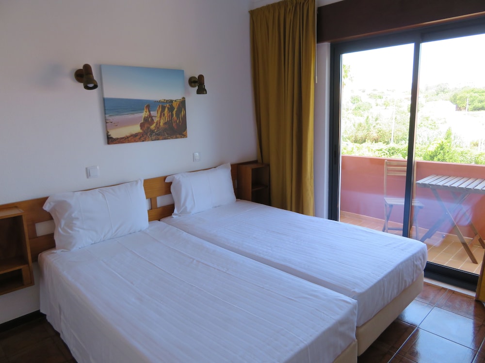 Superior Twin Room, Balcony, Garden View photo 2