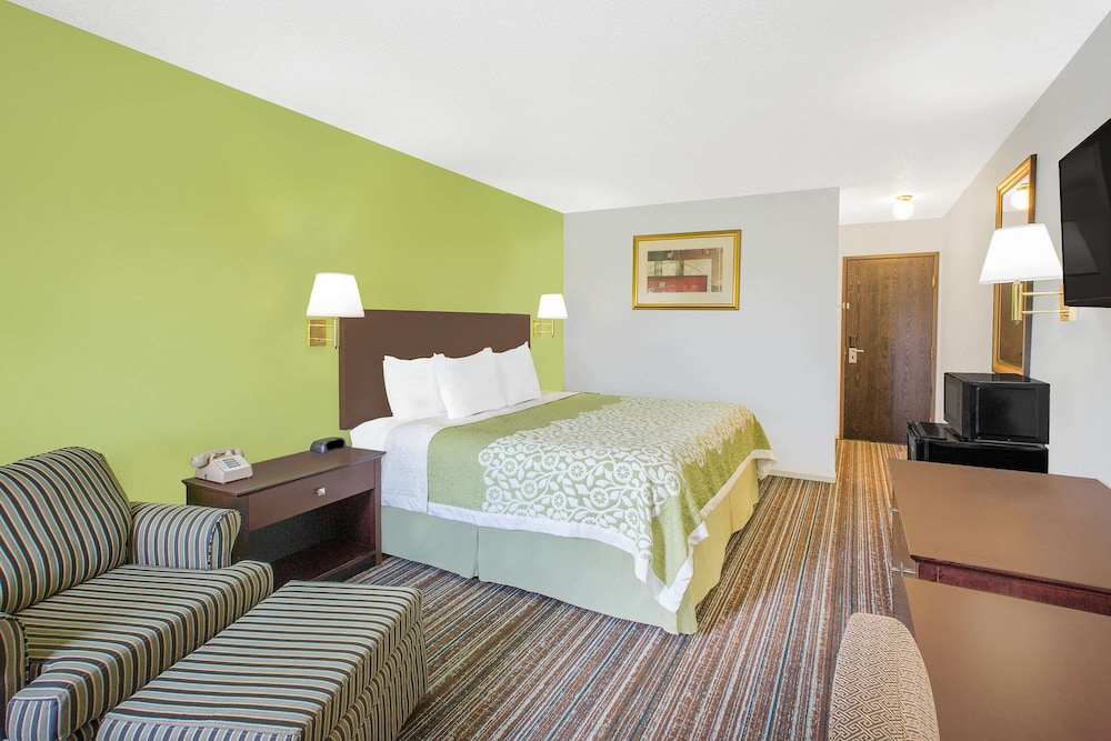 Standard Room, 1 King Bed - Photo 1