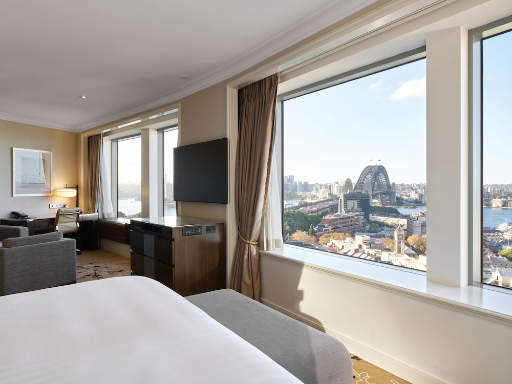 Premier Harbour Bridge King Room
