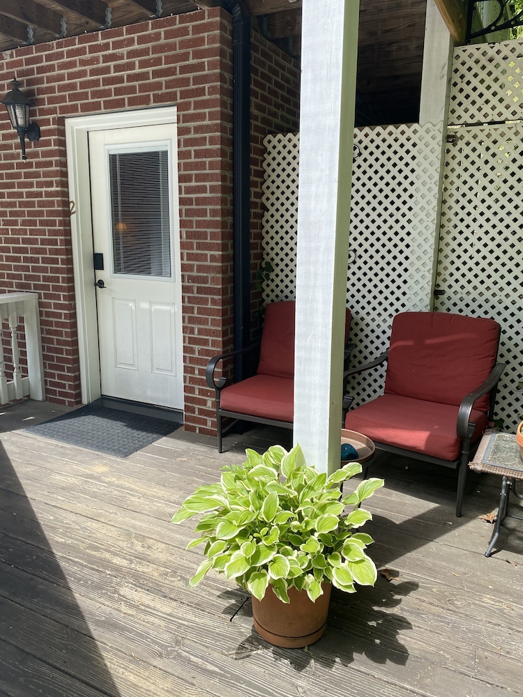 Premium Room, 1 King Bed, Accessible (Pet Friendly) photo 2