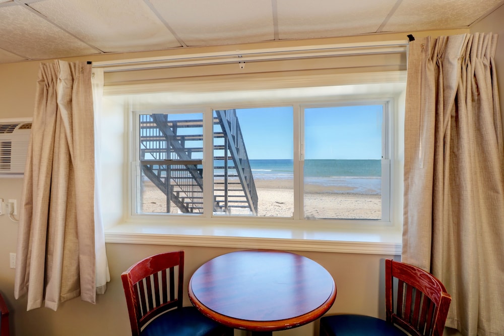 Economy Room, Multiple Beds, Partial Ocean View (Groundlevel) photo 2