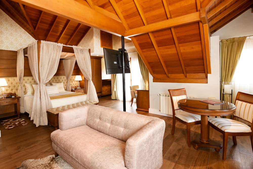 Grand Master Apartment