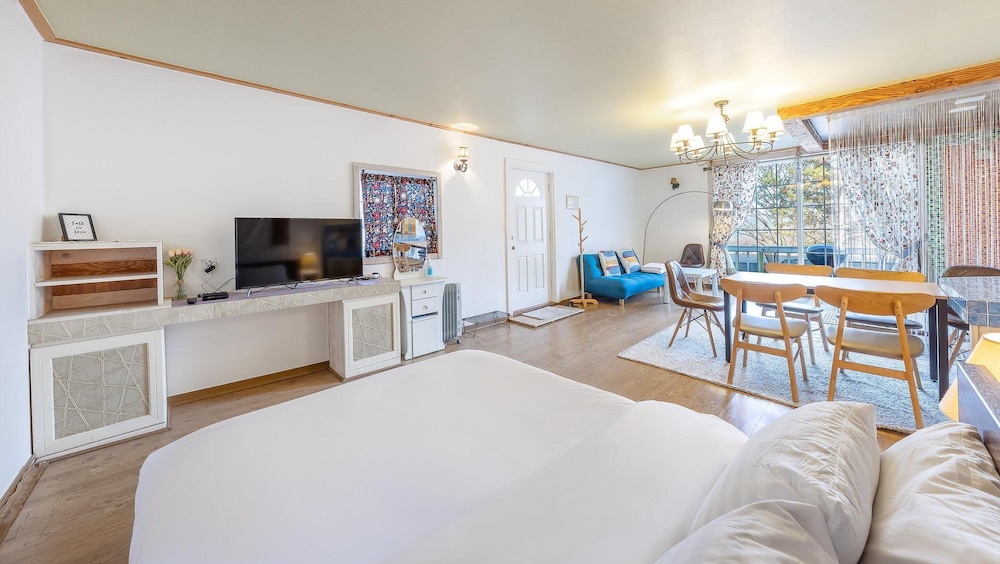 Basic Room, 1 Bedroom (104 (Studio / Pet Friendly)) - Photo 15
