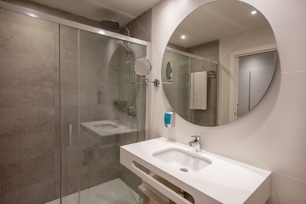 Suite, 1 Bedroom - Photo 5