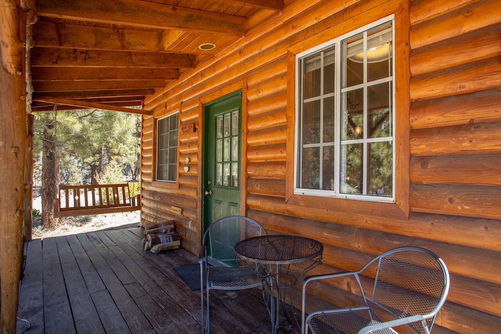 Cabin, Ensuite, Mountain View (Mountain Sunset) photo 3