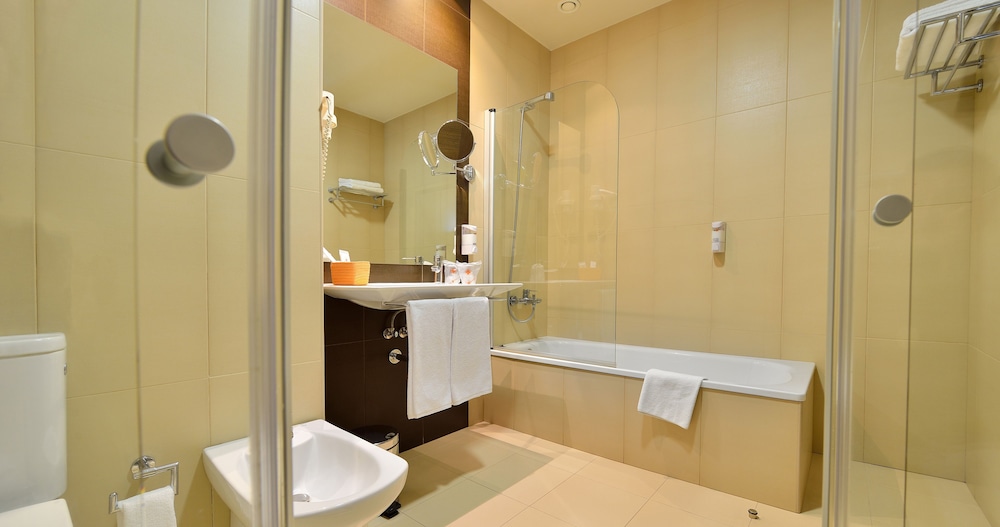 Standard Quadruple Room (4 Adults) - Photo 3
