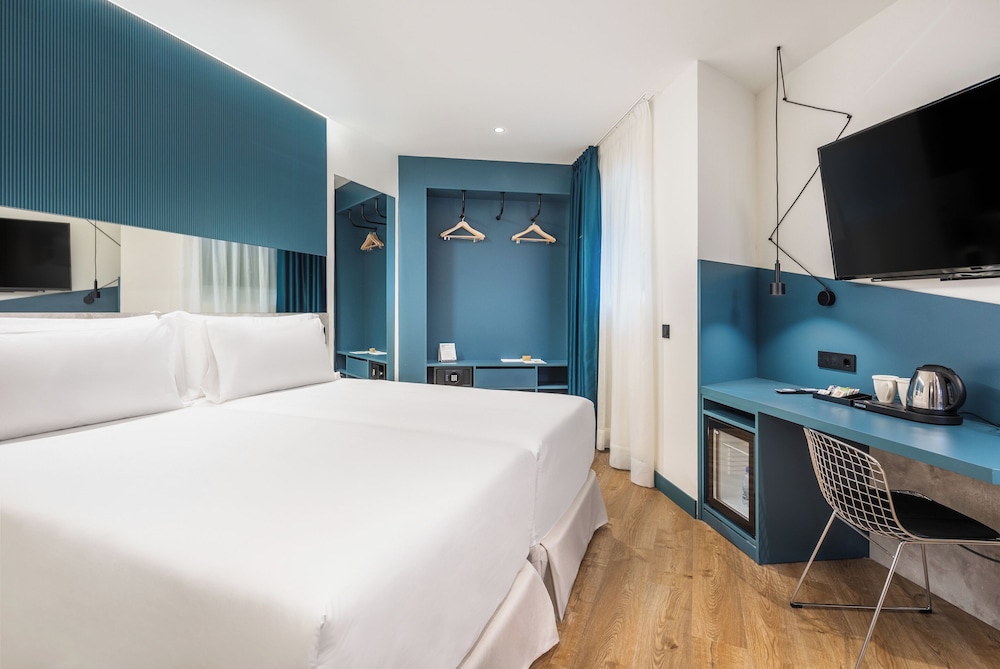 Double Room (1 Adult 1 Child)