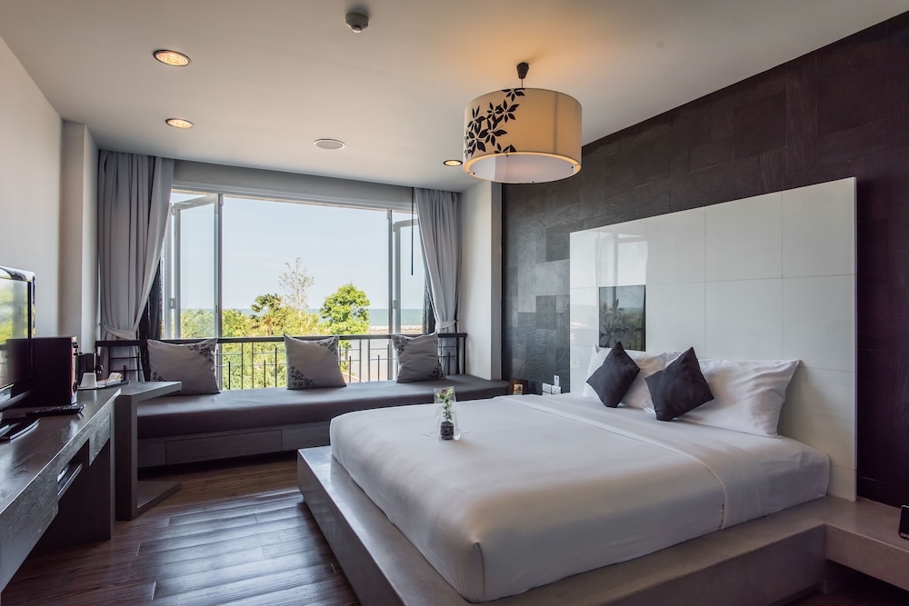 Sea View Room Only (Partial) - Photo 3