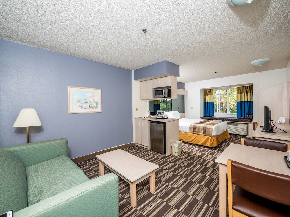 Studio Suite, 1 Queen Bed, Non Smoking - Photo 5