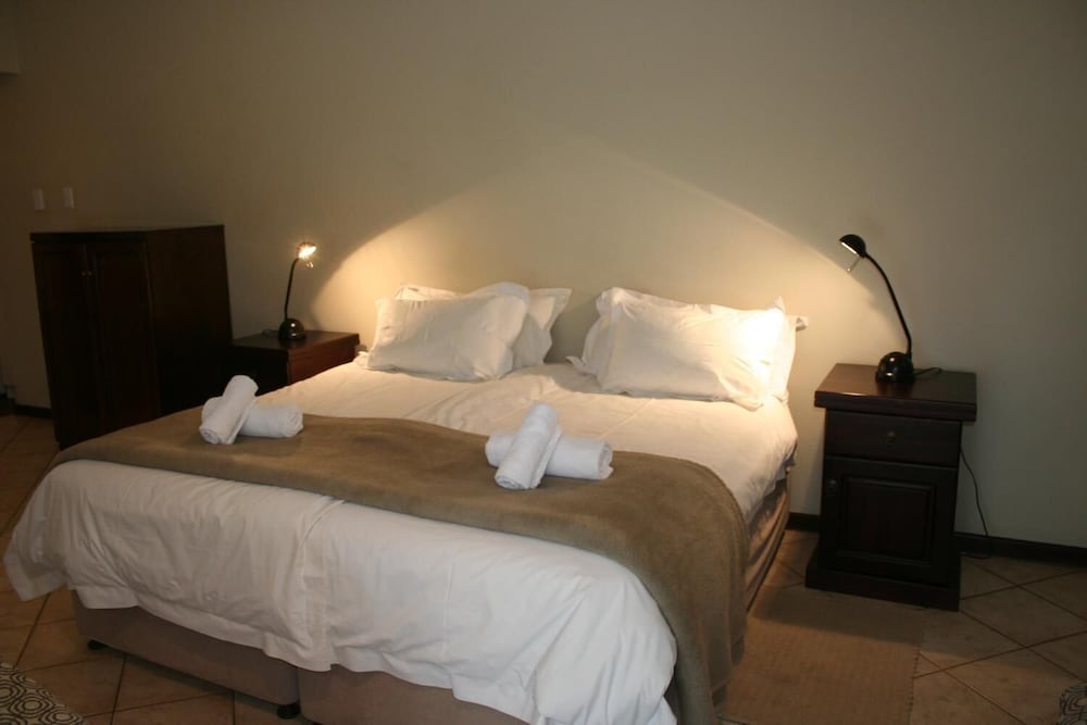 Room Queen size bed photo 2