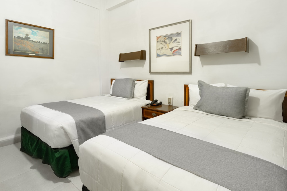 Standard Room, 2 Double Beds - Photo 7