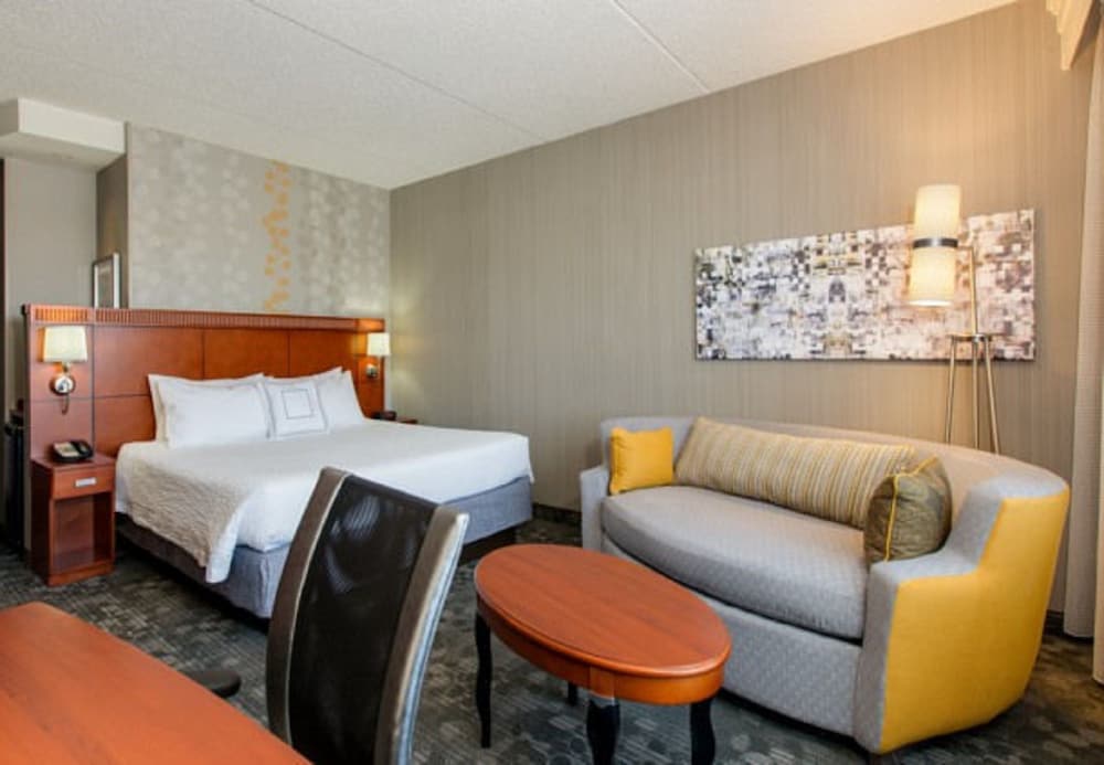 Executive Room, 1 King Bed with Sofa bed - Photo 2