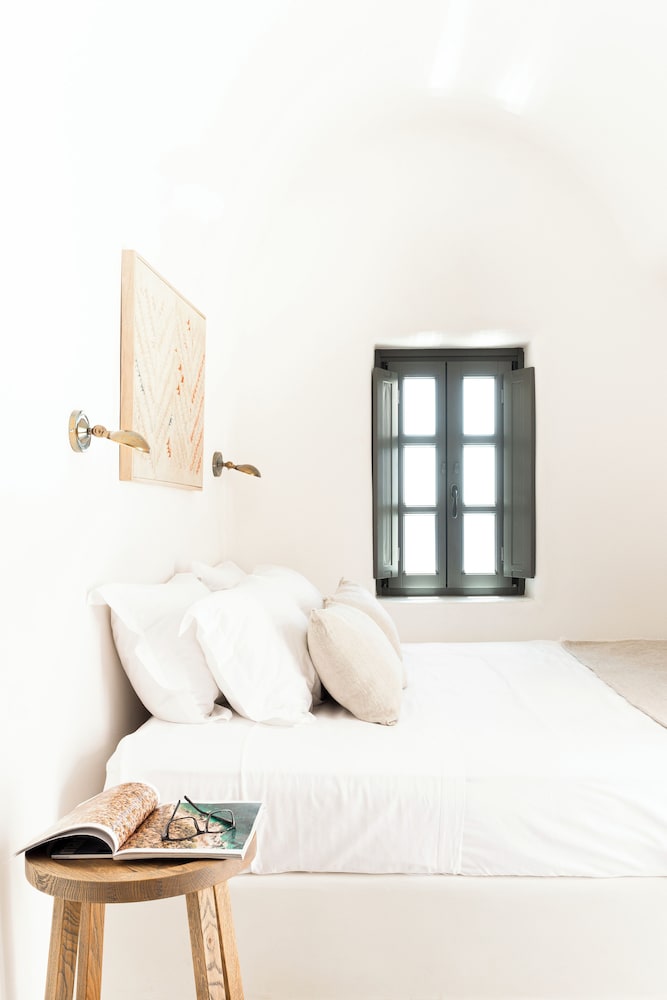 Armenaki Residence with Infinity Pool