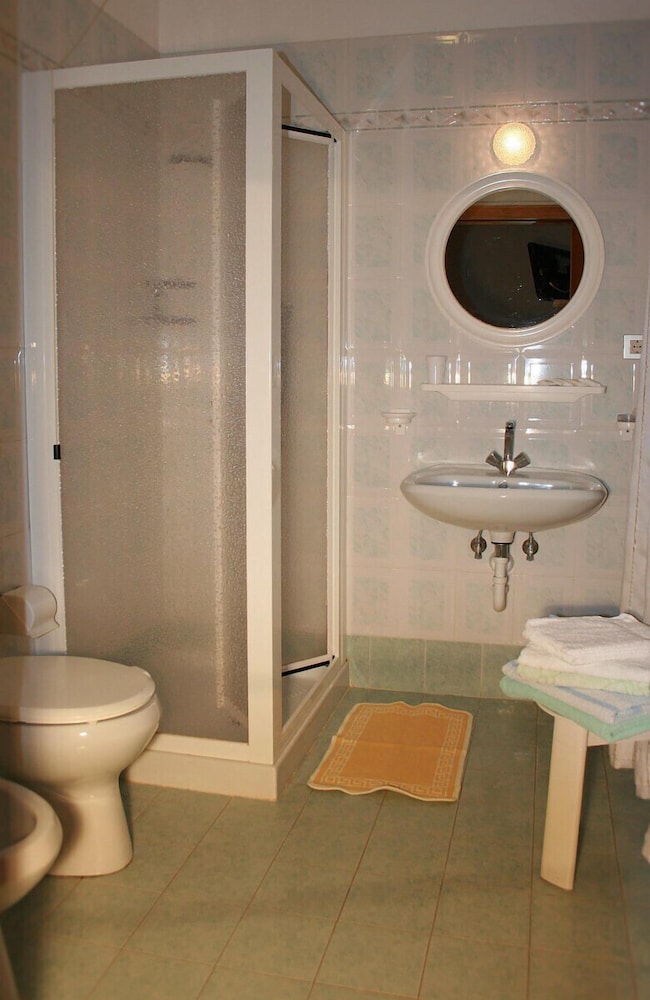 Double or Twin Room, Ground Floor photo 2