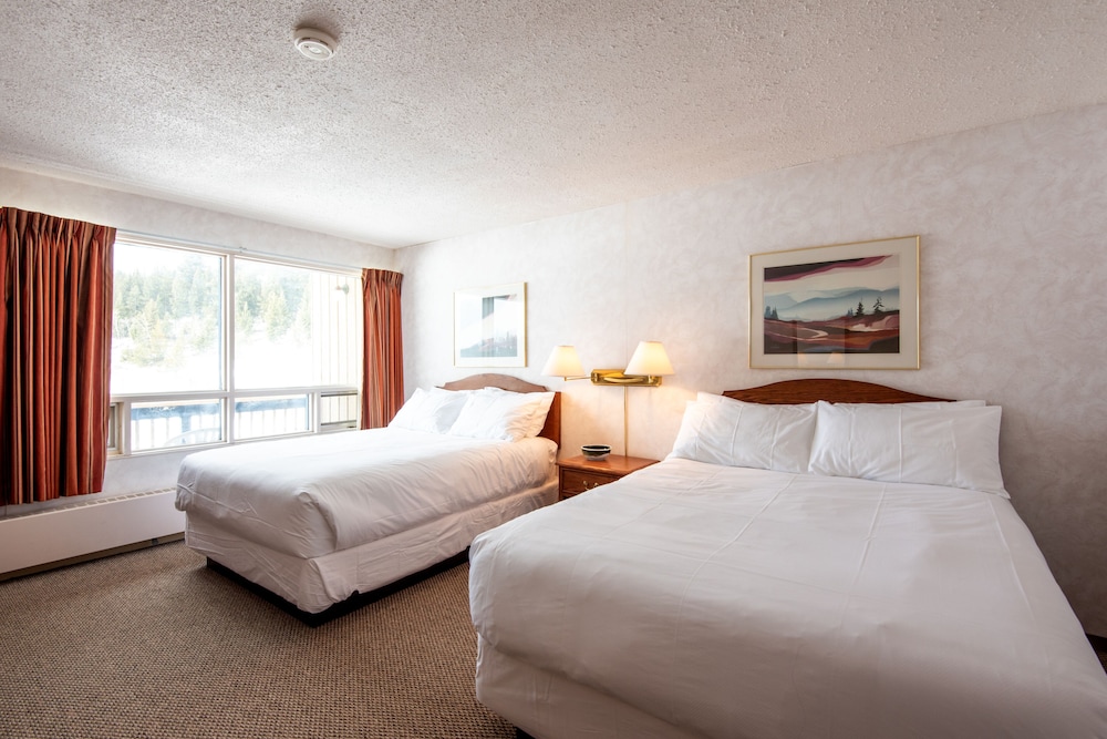Deluxe Double Room, 2 Queen Beds, Balcony, Lake View photo 2