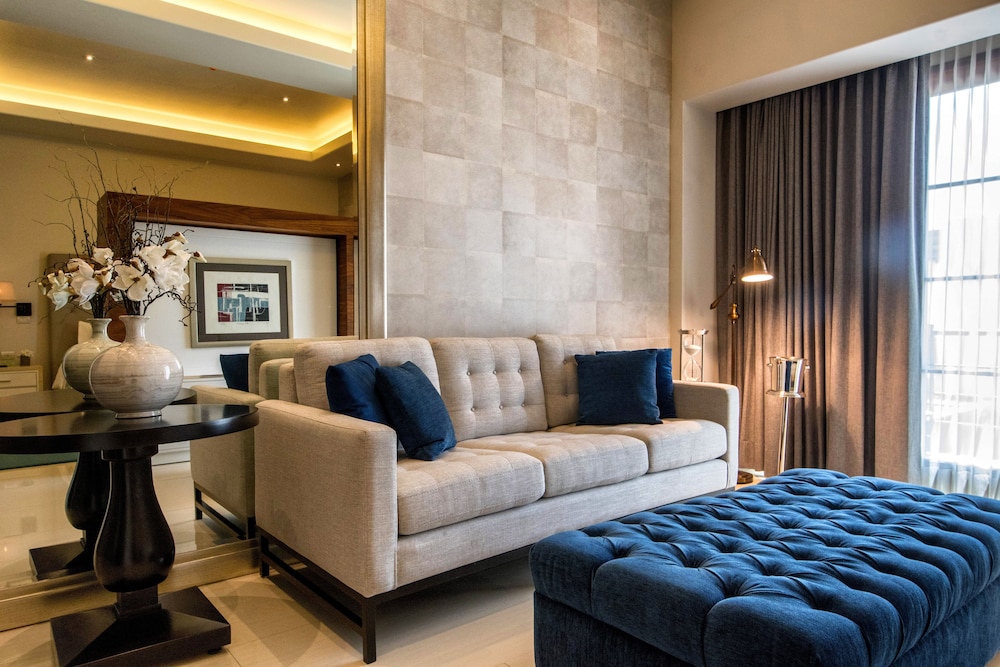 Junior Suite, 1 King Bed photo 2