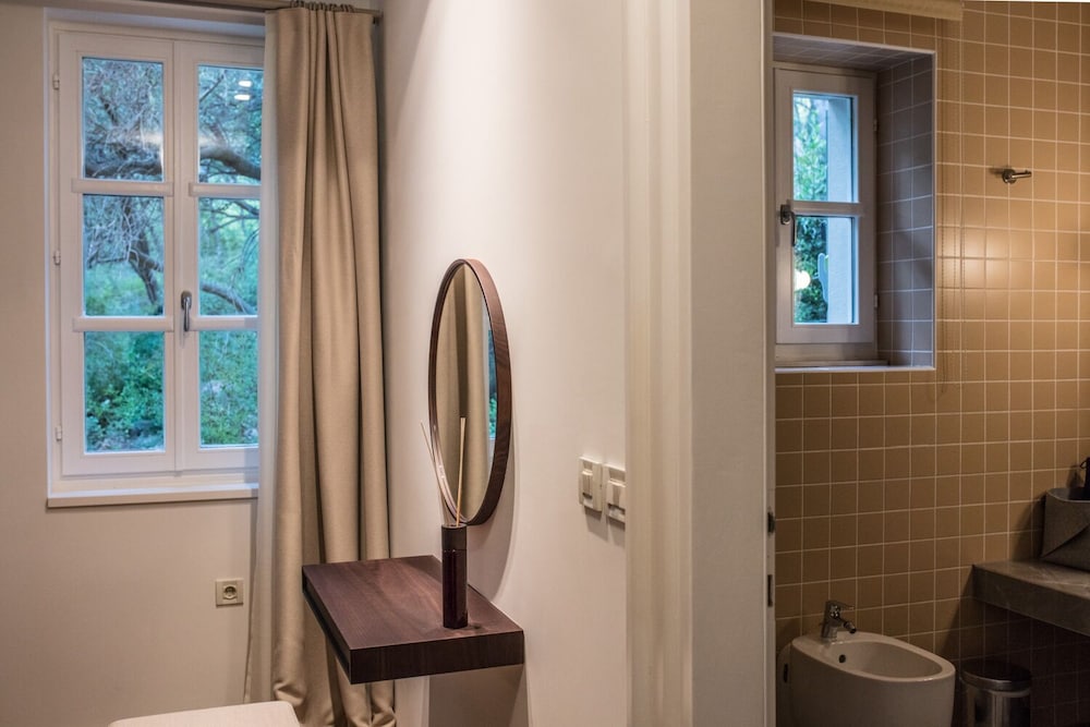 Standard Double Room - Photo 8